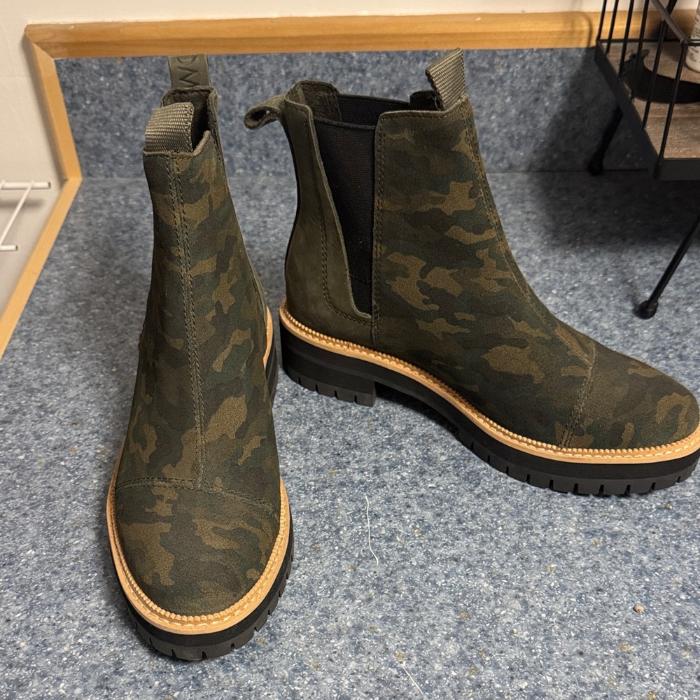 Toms Green Camouflage Ankle Boots